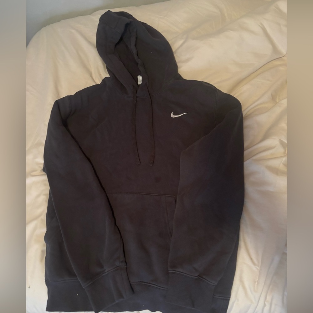 grey nike hoodie!